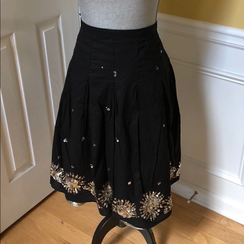 Black Sequin Designed Mid-length skirt